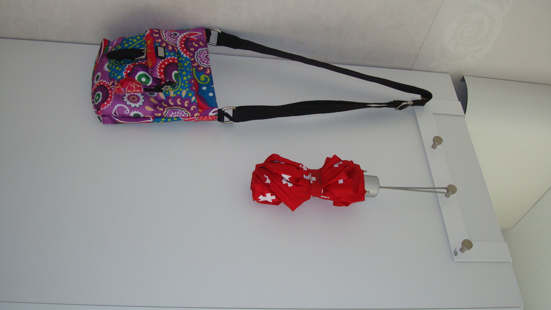 Innovative and stylish over door hangers Hang Over